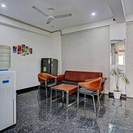 Hotel O Vikrant Residency Gurgaon Exteriör bild