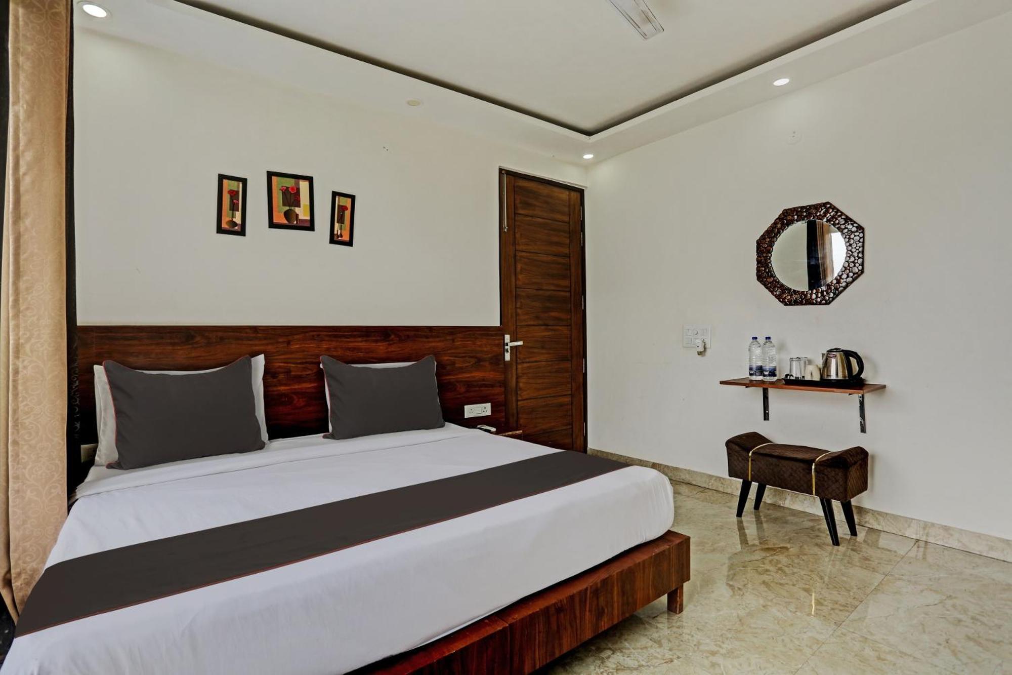 Hotel O Vikrant Residency Gurgaon Exteriör bild