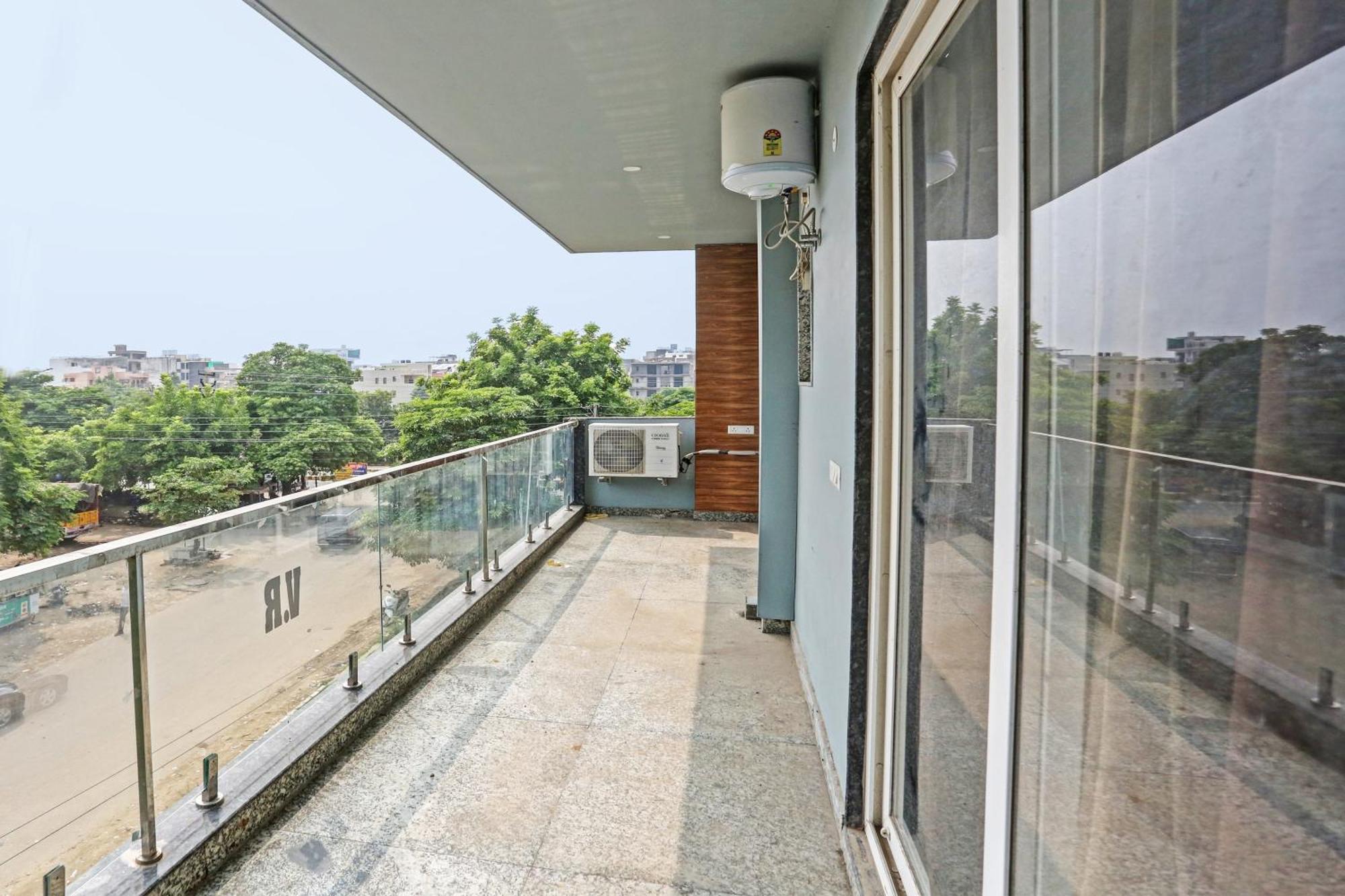 Hotel O Vikrant Residency Gurgaon Exteriör bild