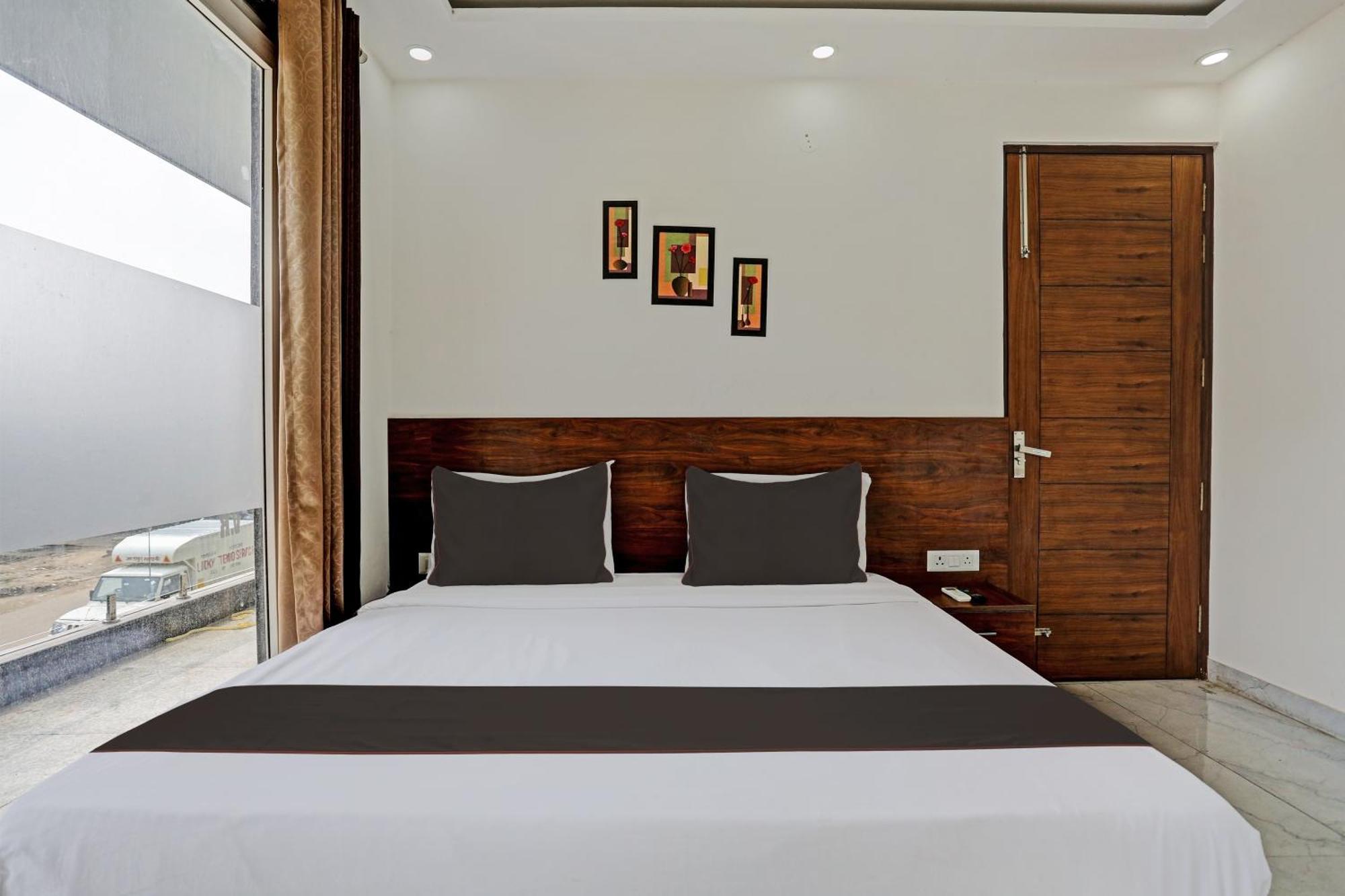 Hotel O Vikrant Residency Gurgaon Exteriör bild